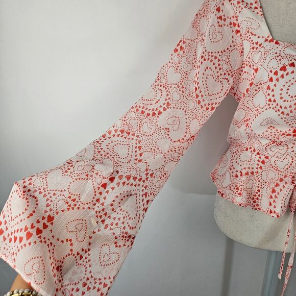 NWT BCBGeneration Heart Print Flutter Waist Peplum Sheer Fluted Sleeves Top M - Picture 5 of 13